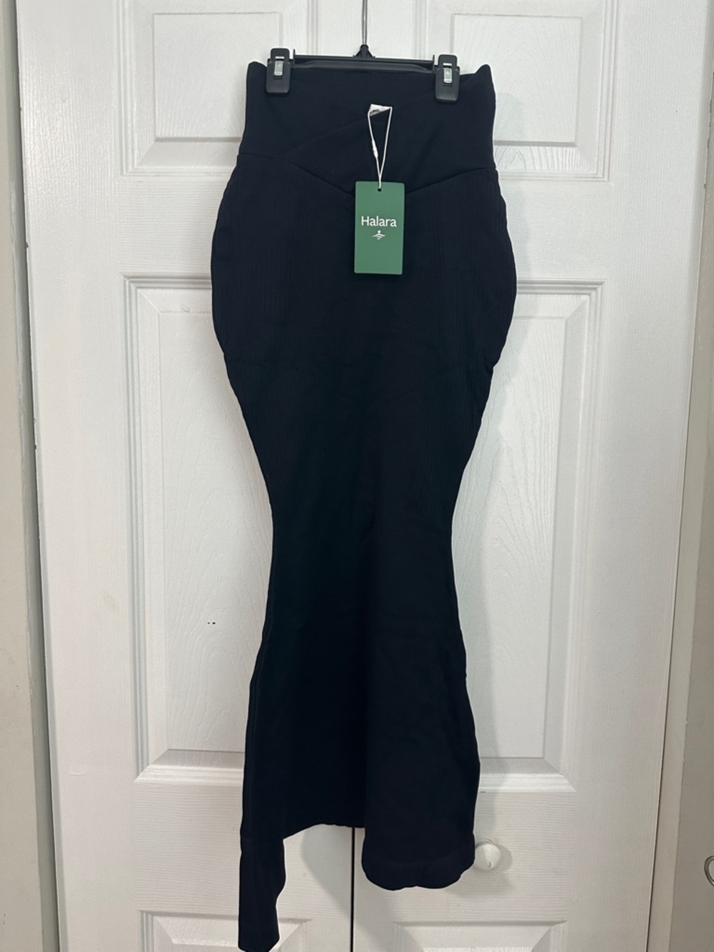 HALARA Black Ribbed Sculpting Midi Skirt